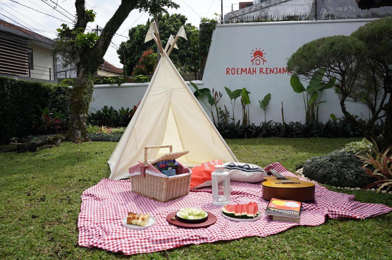 Roemah Renjana Bandung Bed & Breakfast ภายนอก รูปภาพ