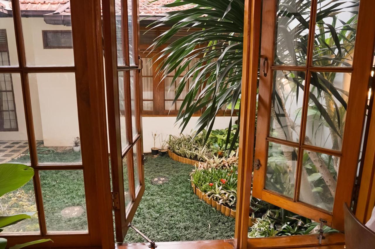 Roemah Renjana Bandung Bed & Breakfast ภายนอก รูปภาพ