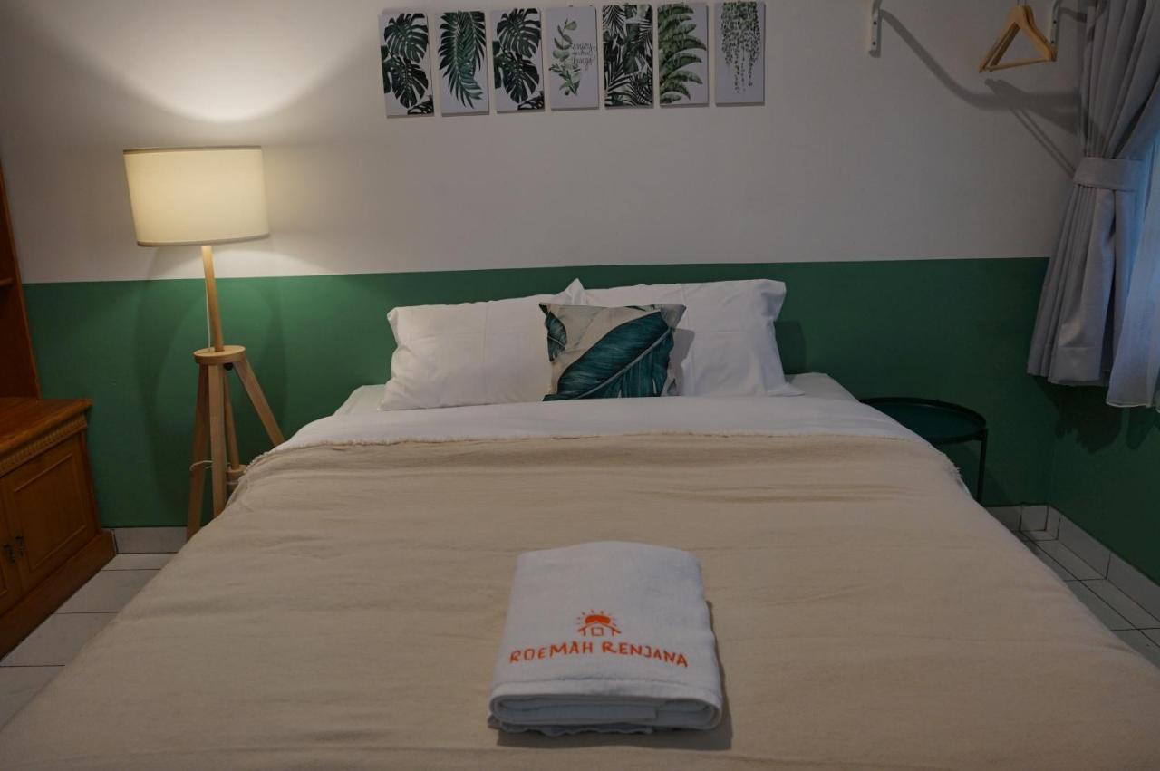 Roemah Renjana Bandung Bed & Breakfast ภายนอก รูปภาพ