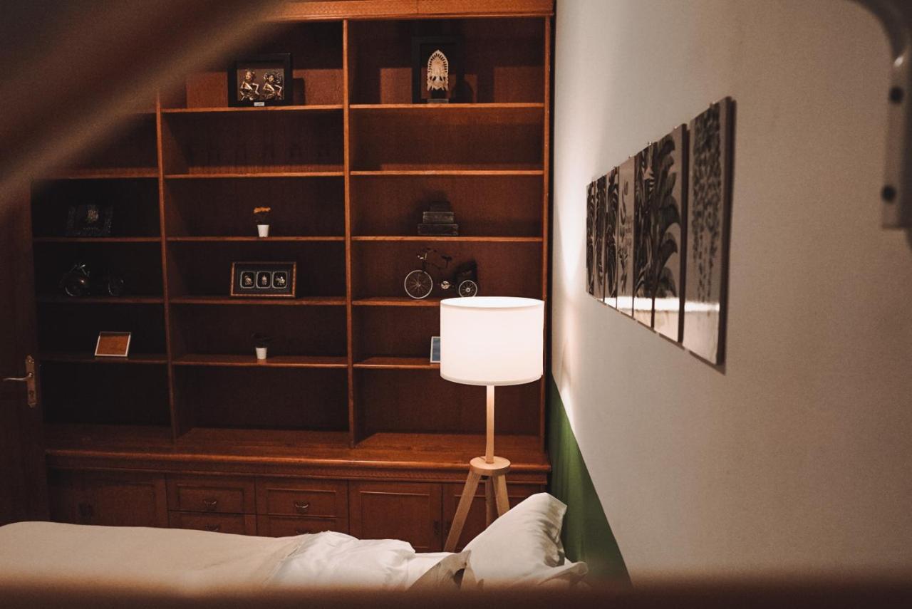 Roemah Renjana Bandung Bed & Breakfast ภายนอก รูปภาพ