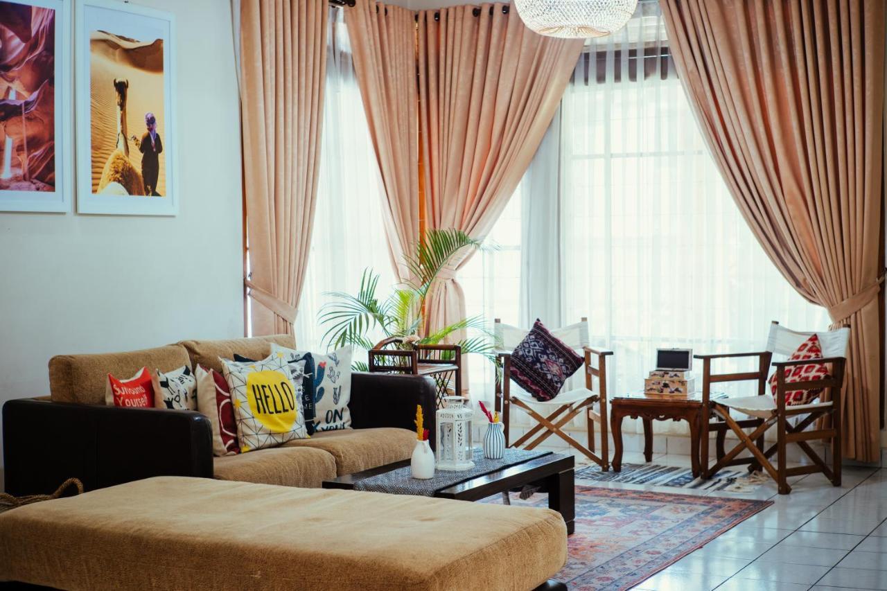 Roemah Renjana Bandung Bed & Breakfast ภายนอก รูปภาพ