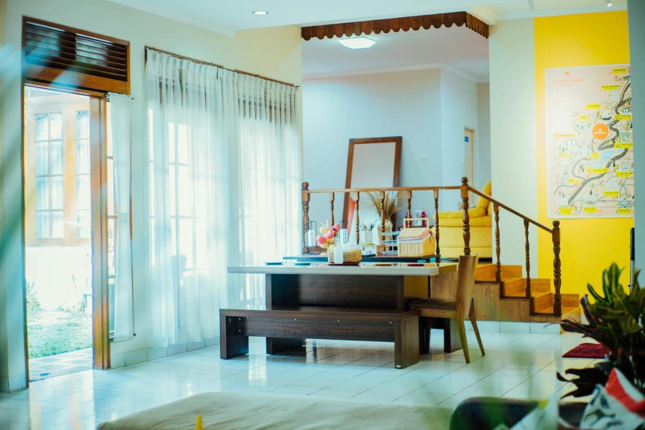 Roemah Renjana Bandung Bed & Breakfast ภายนอก รูปภาพ