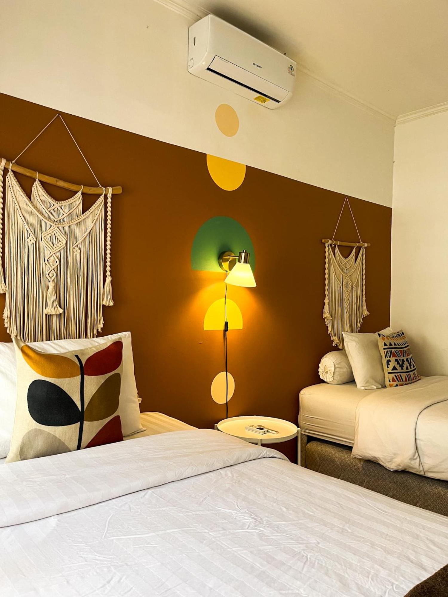 Roemah Renjana Bandung Bed & Breakfast ภายนอก รูปภาพ