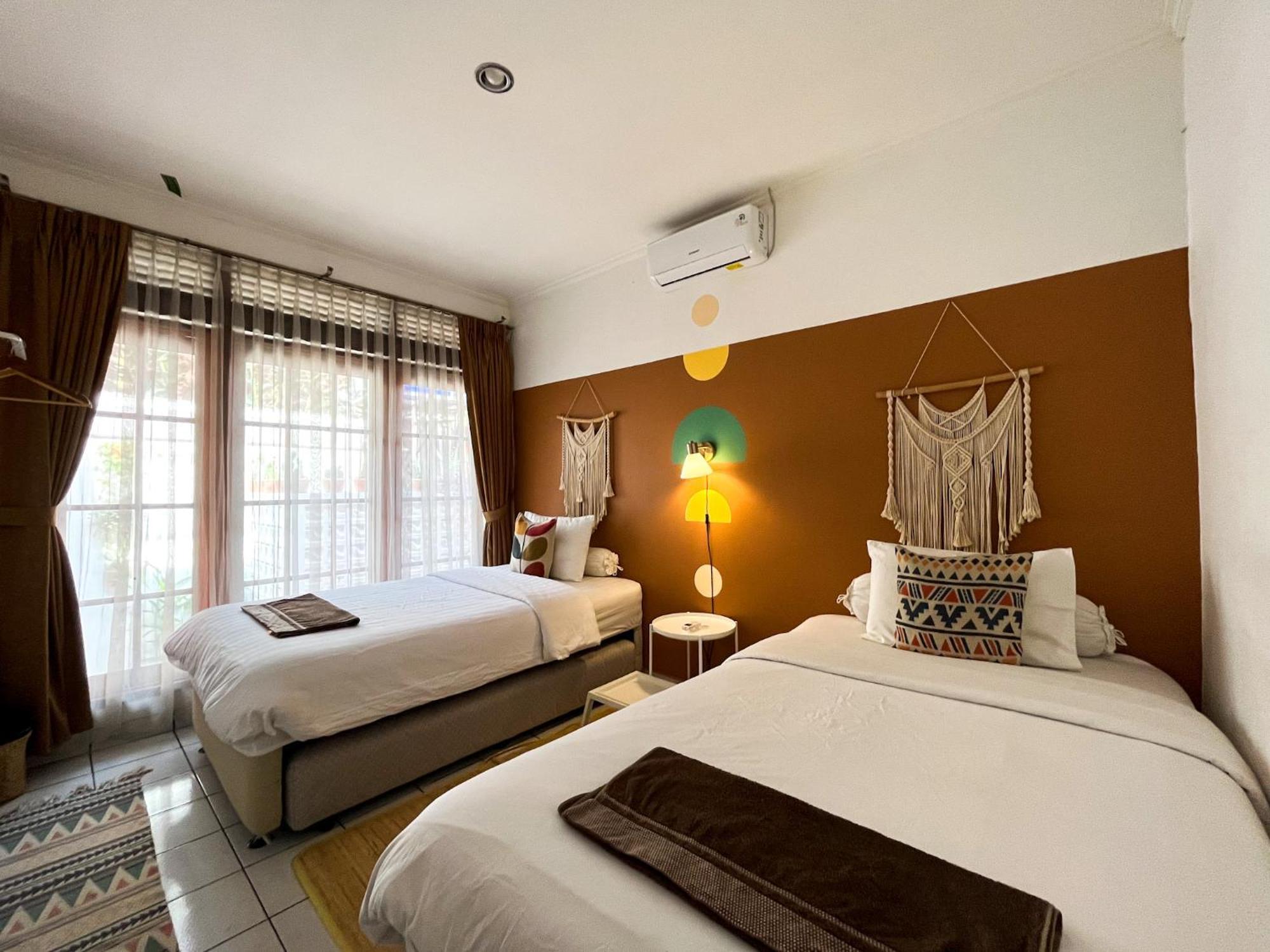 Roemah Renjana Bandung Bed & Breakfast ภายนอก รูปภาพ