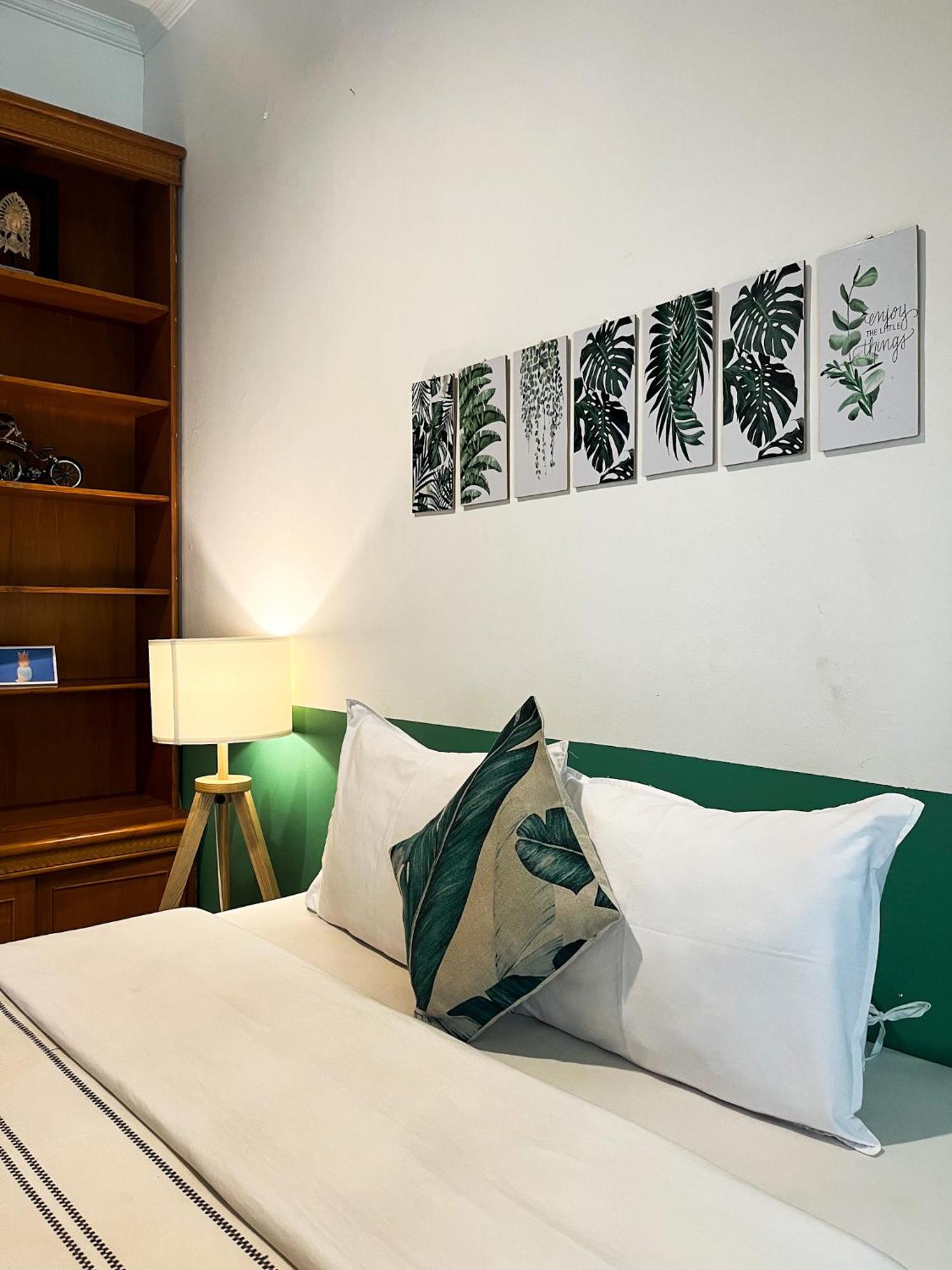Roemah Renjana Bandung Bed & Breakfast ภายนอก รูปภาพ