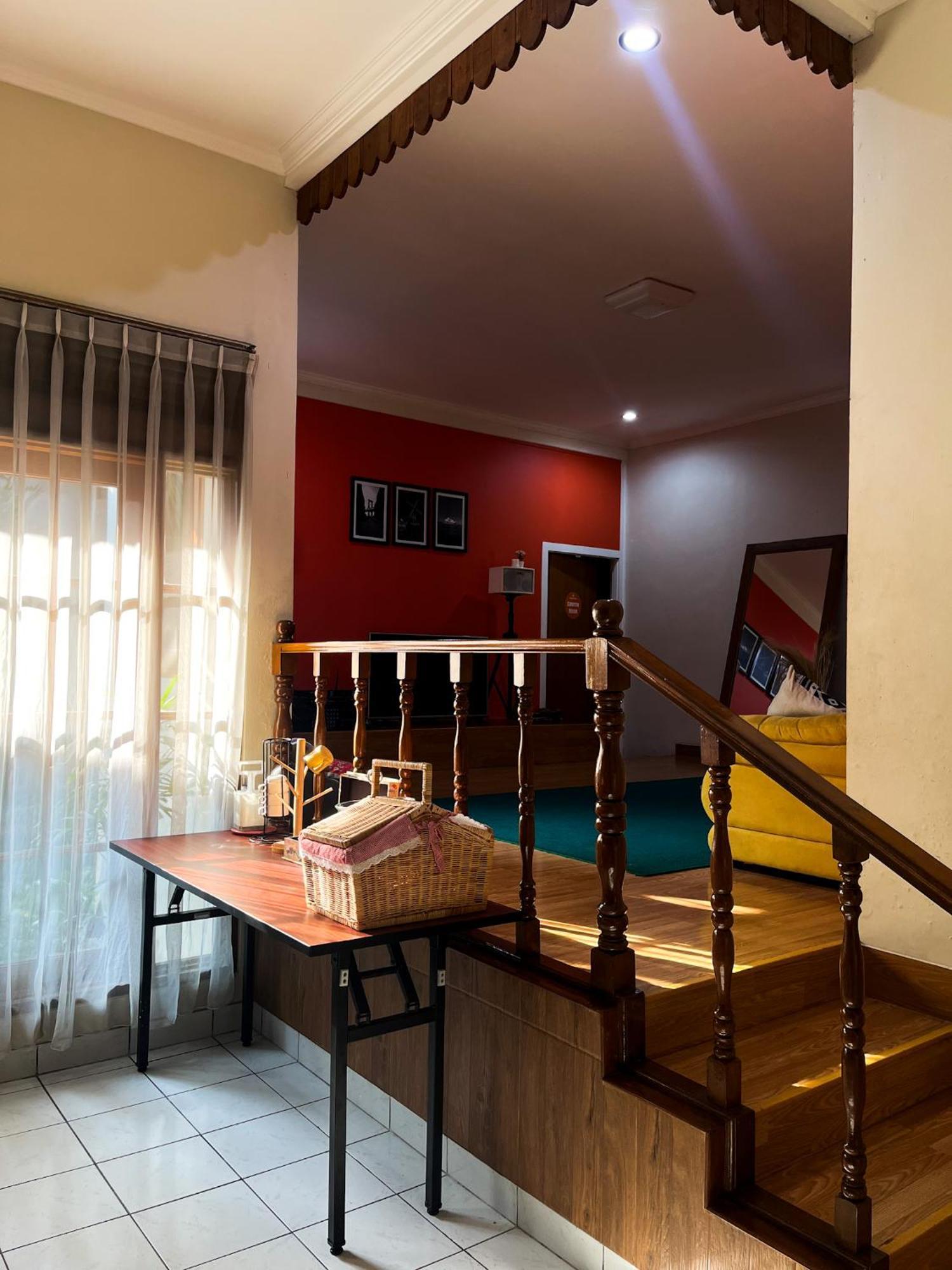Roemah Renjana Bandung Bed & Breakfast ภายนอก รูปภาพ
